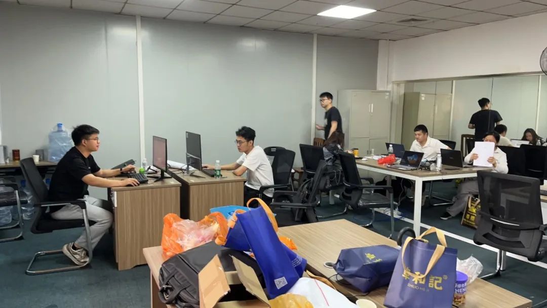 《致敬，奋斗的青春》