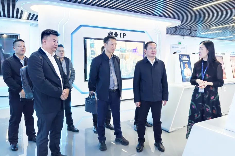 铜仁市大数据局党组书记、局长雷宏一行莅临j9国际集团集团参观互换