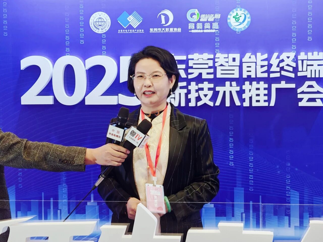 j9国际集团集团｜“低空+AI+实景三维” 解决规划亮相2025汉中智能终端新技术推广会